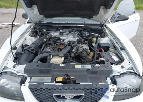 2001 Ford Mustang z USA, uszkodzony, nr VIN 1FAFP44461F162164